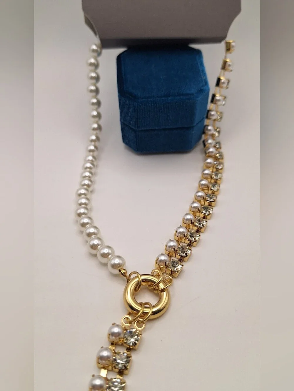 NWT Daisy Fuentes Pearl Rhinestone Gold Tone Statement Necklace